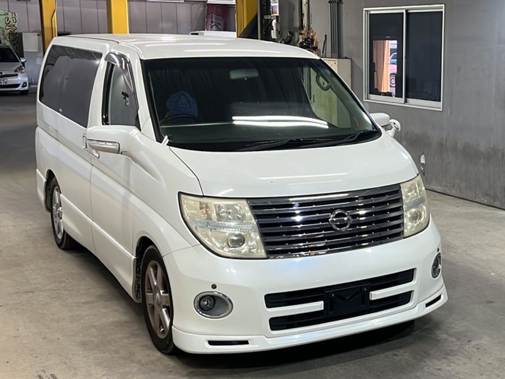 NISSAN ELGRAND