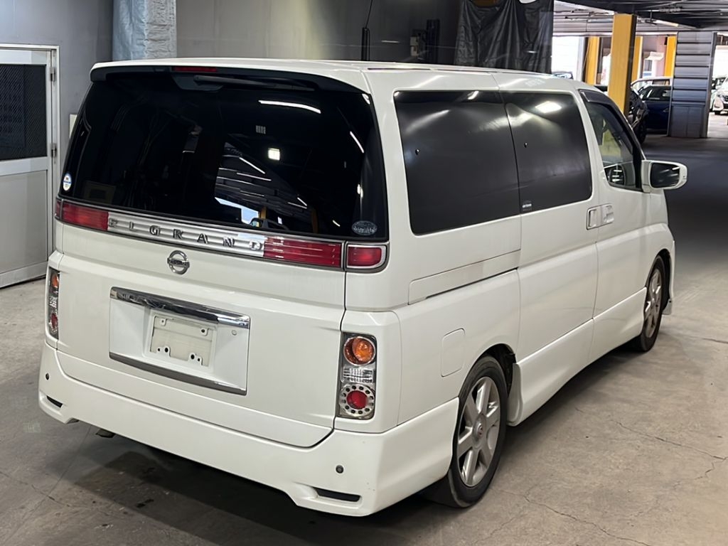 NISSAN ELGRAND