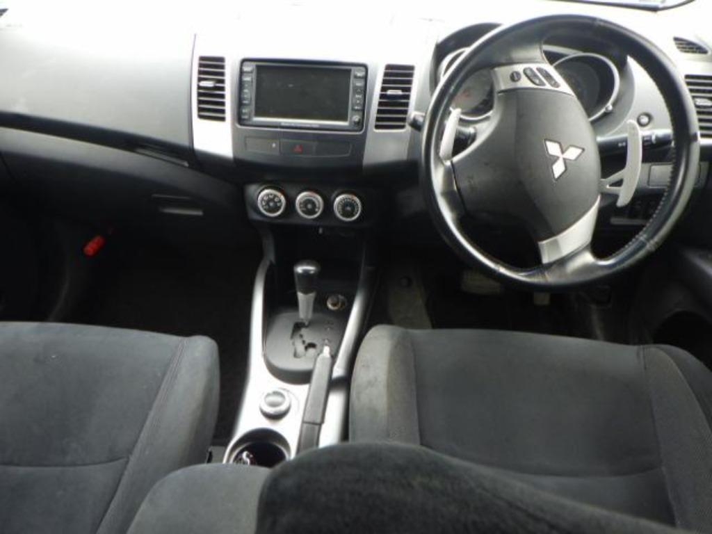 MITSUBISHI OUTLANDER