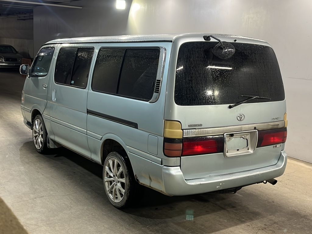 TOYOTA HIACE