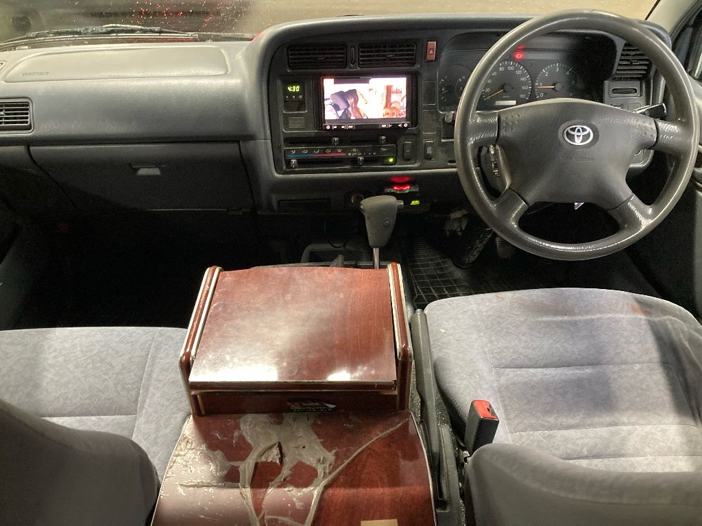 TOYOTA HIACE