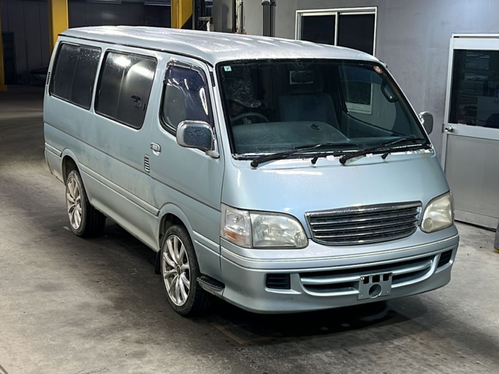 TOYOTA HIACE