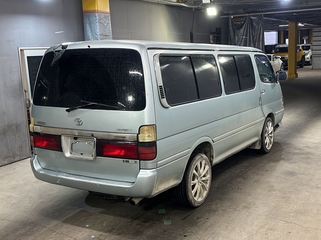 TOYOTA HIACE