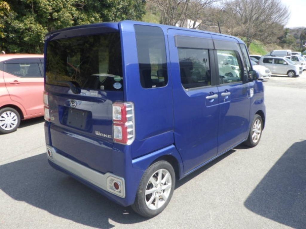 DAIHATSU WAKE