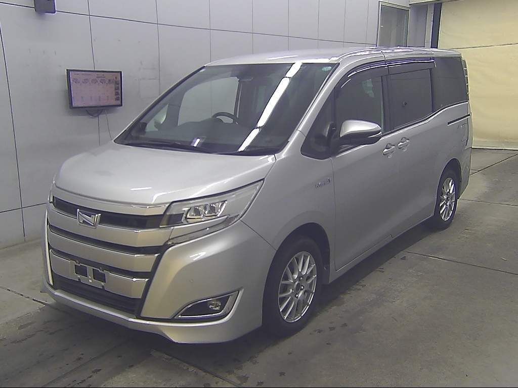 TOYOTA NOAH
