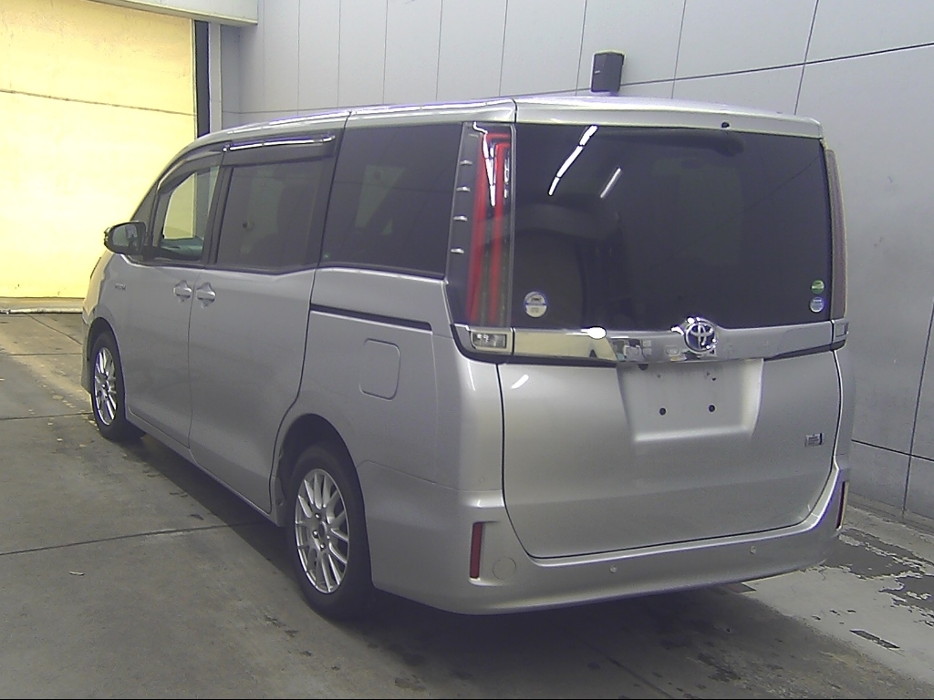 TOYOTA NOAH