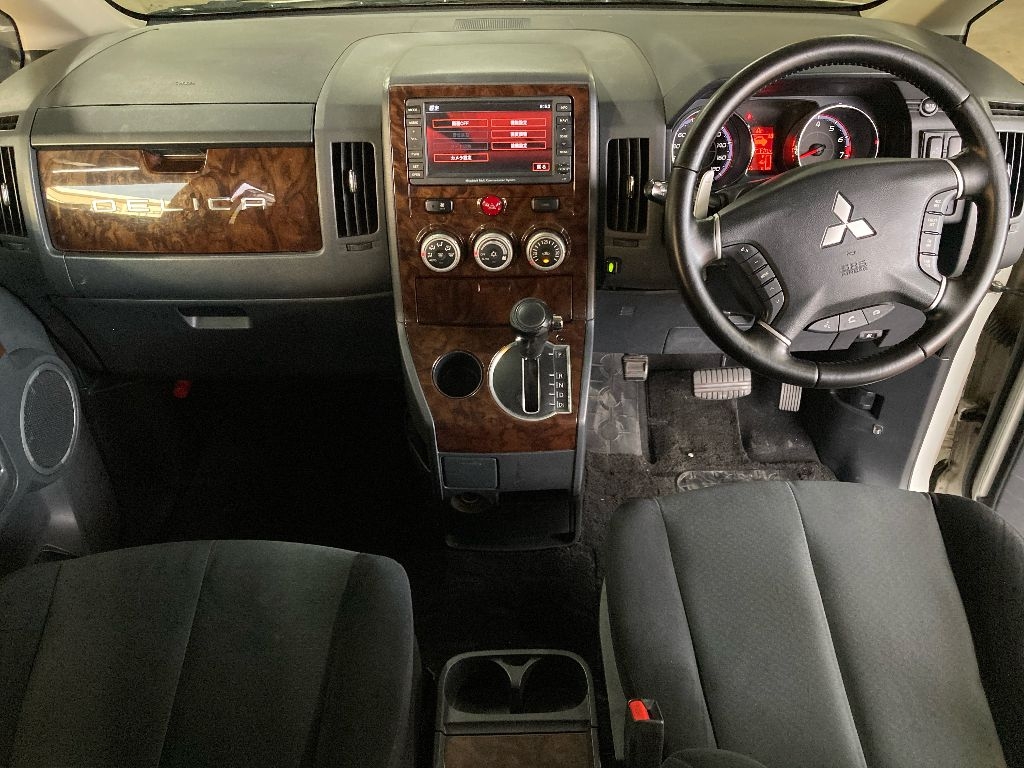 MITSUBISHI DELICA D:5