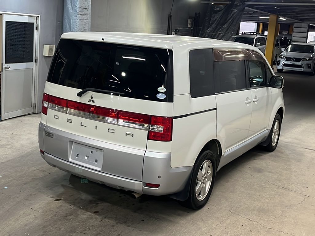MITSUBISHI DELICA D:5