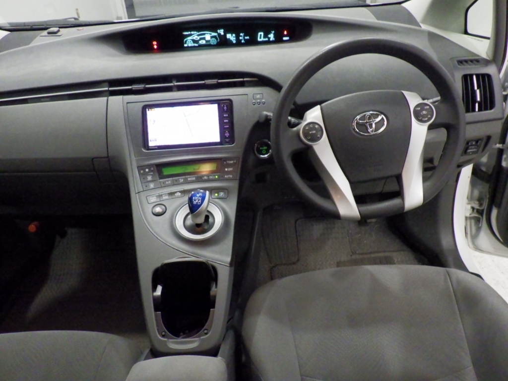 TOYOTA PRIUS