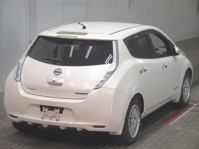 NISSAN LEAF