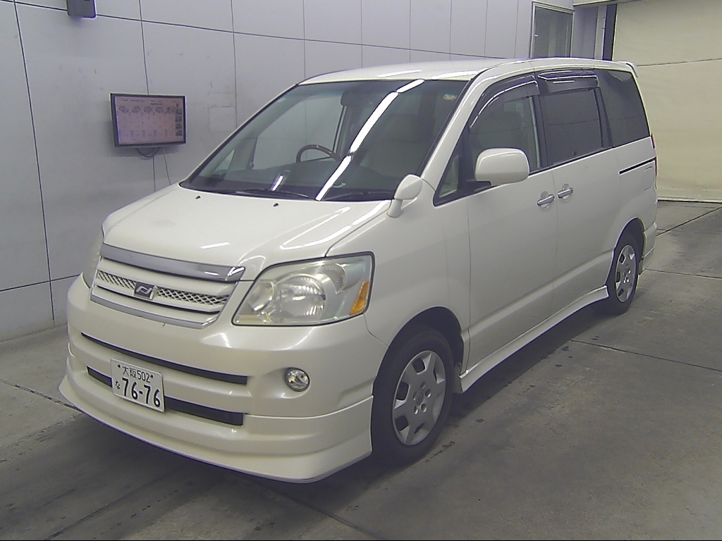 TOYOTA NOAH