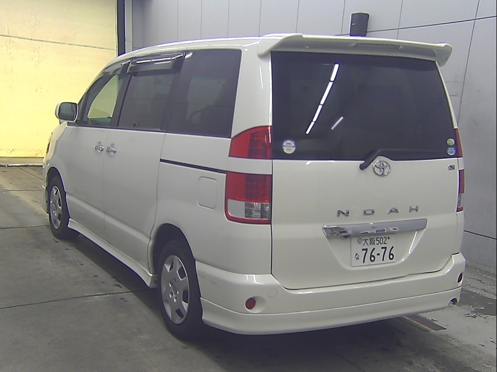 TOYOTA NOAH