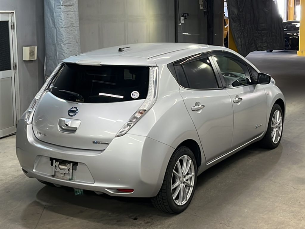 NISSAN LEAF