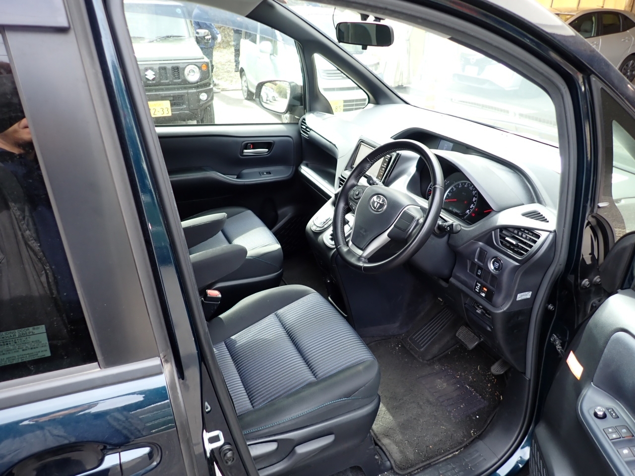 TOYOTA VOXY