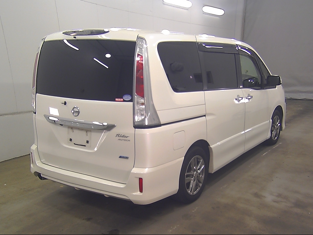 NISSAN SERENA