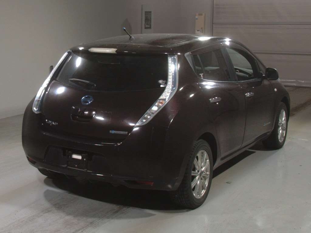 NISSAN LEAF