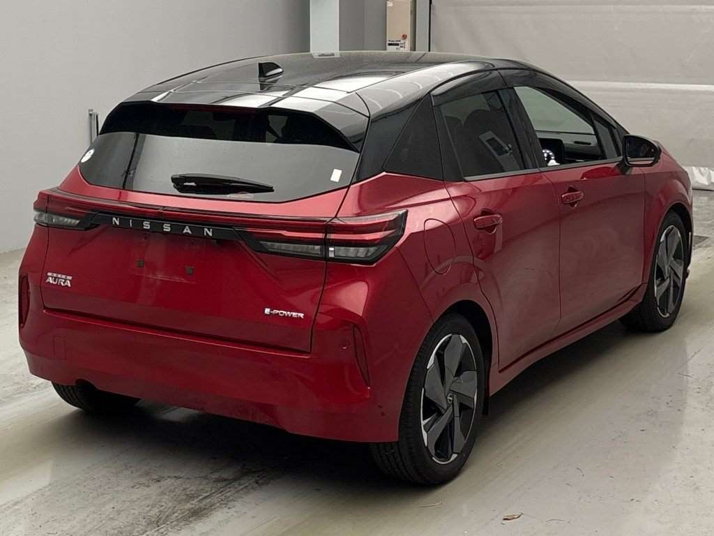 NISSAN AURA