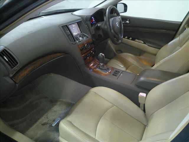 NISSAN SKYLINE