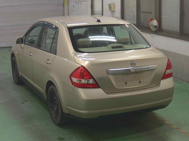 NISSAN TIIDA LATIO