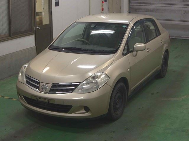 NISSAN TIIDA LATIO