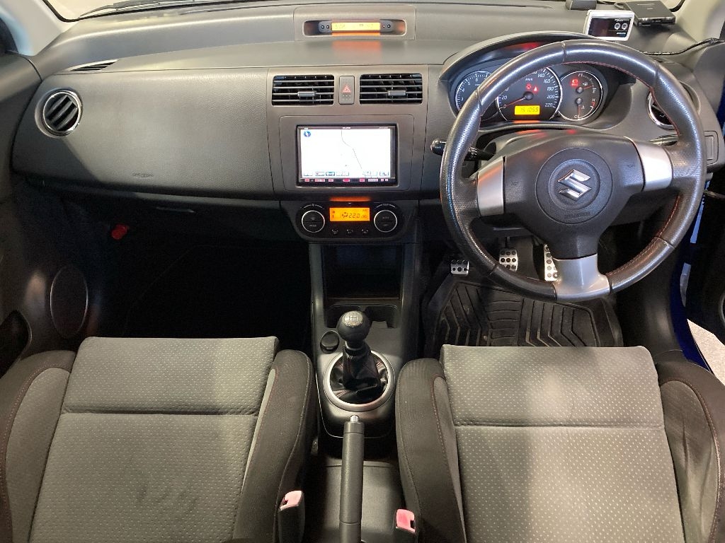 SUZUKI SWIFT