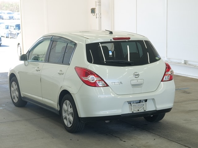 NISSAN TIIDA