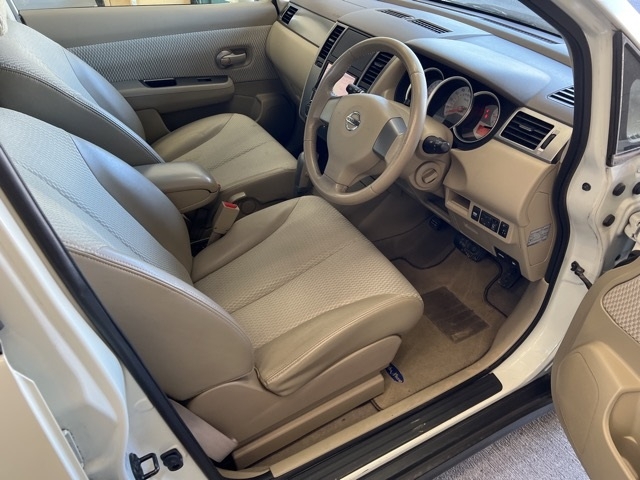 NISSAN TIIDA