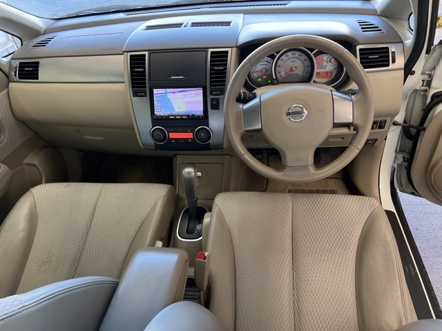 NISSAN TIIDA