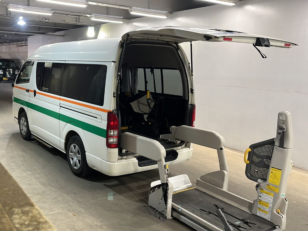 TOYOTA REGIUS ACE