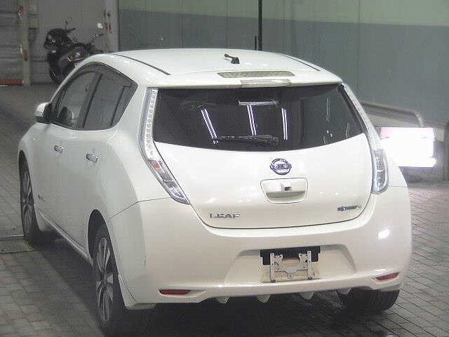 NISSAN LEAF