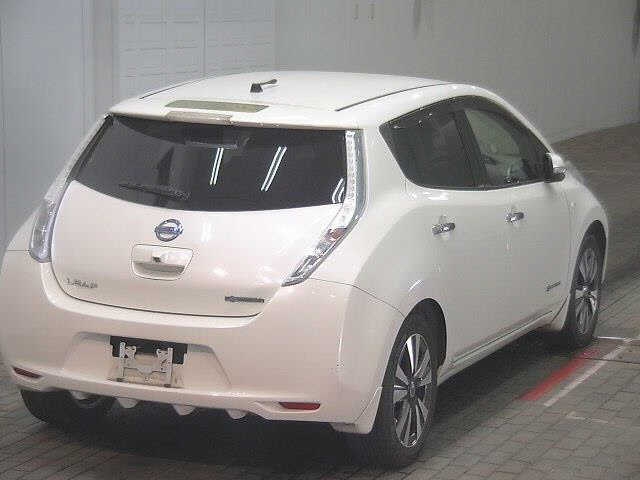 NISSAN LEAF