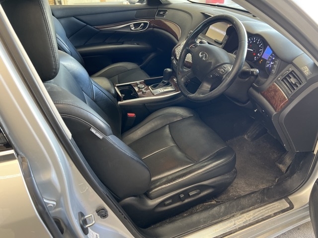NISSAN FUGA