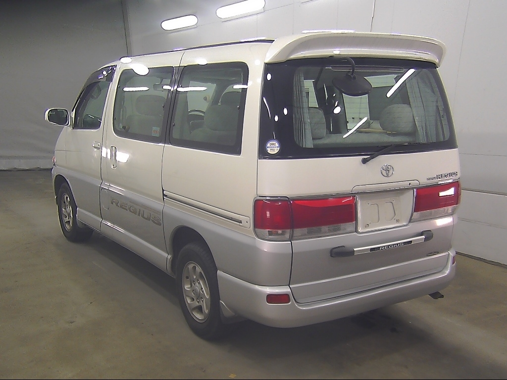 TOYOTA HIACE REGIUS