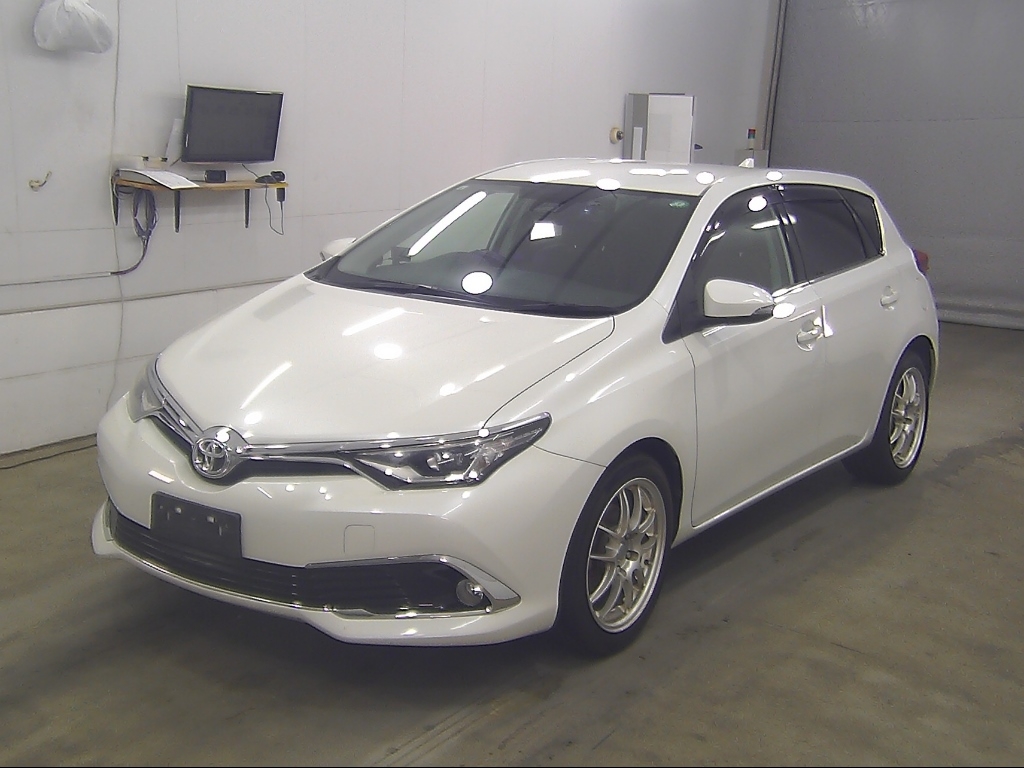 TOYOTA AURIS