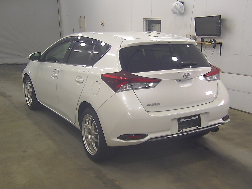 TOYOTA AURIS