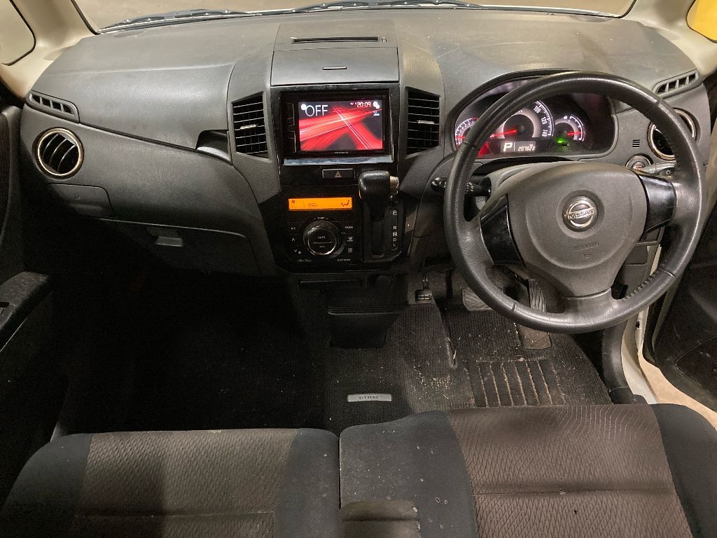 NISSAN ROOX