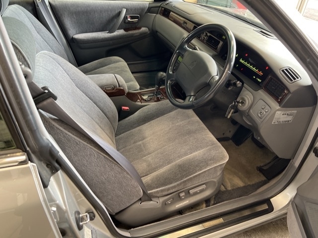 TOYOTA CROWN MAJESTA