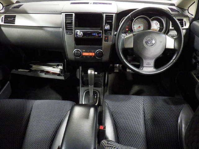 NISSAN TIIDA