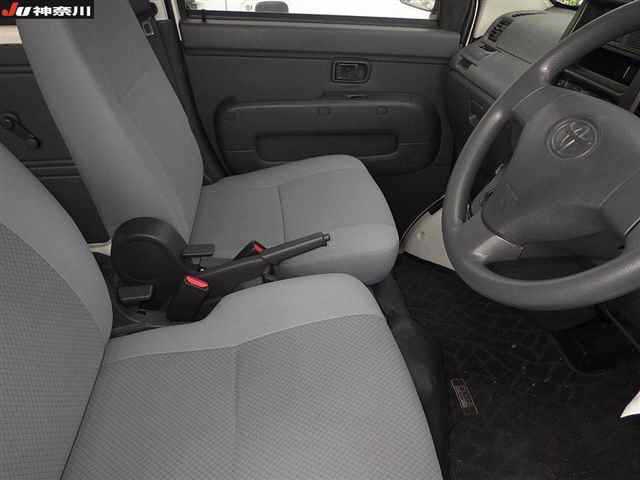 TOYOTA PIXIS VAN