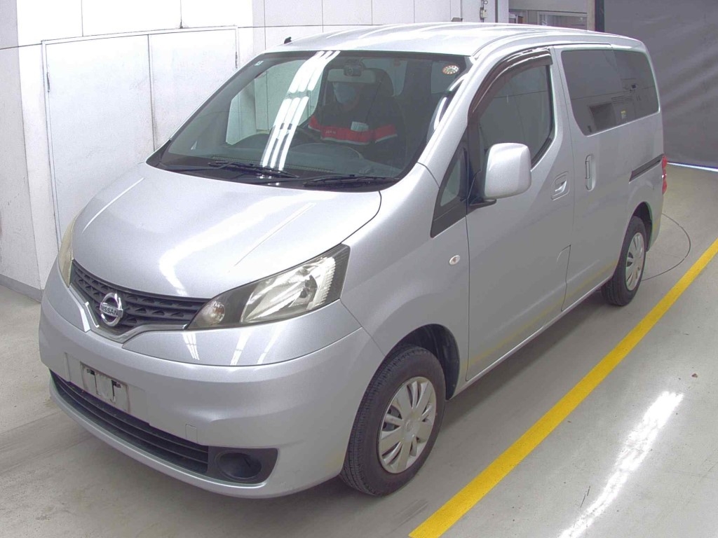 NISSAN NV200
