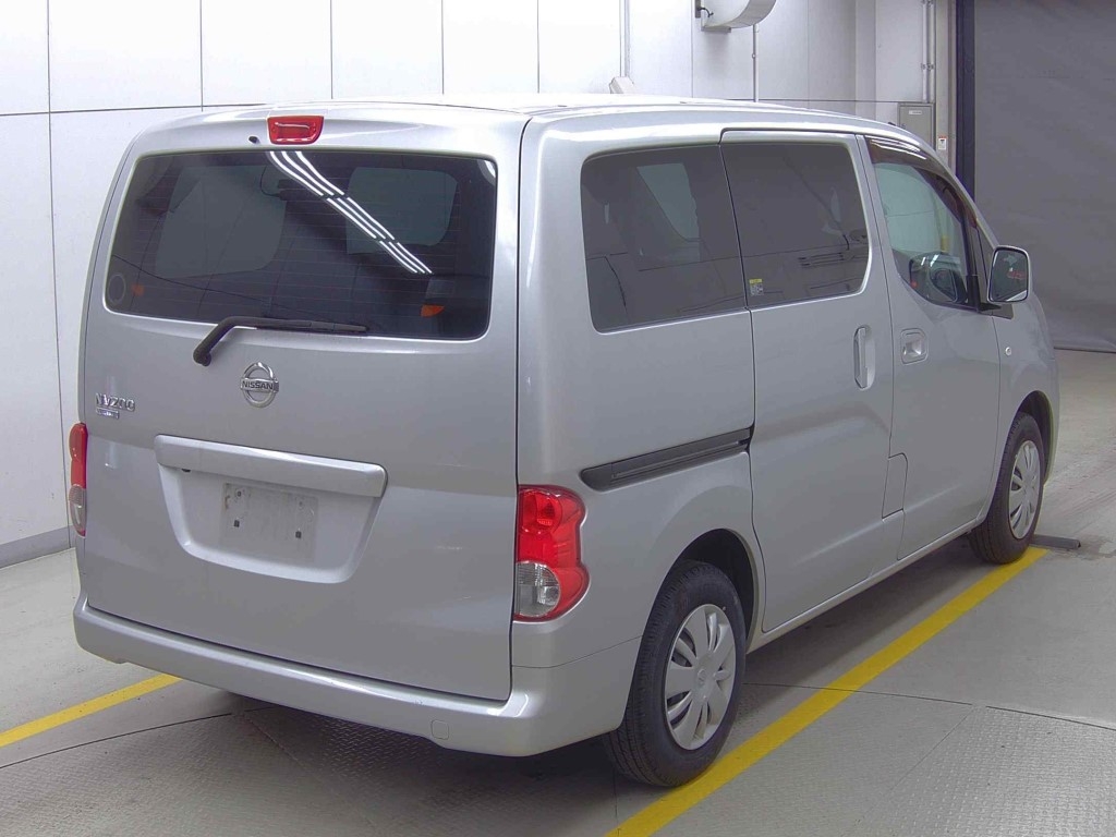 NISSAN NV200