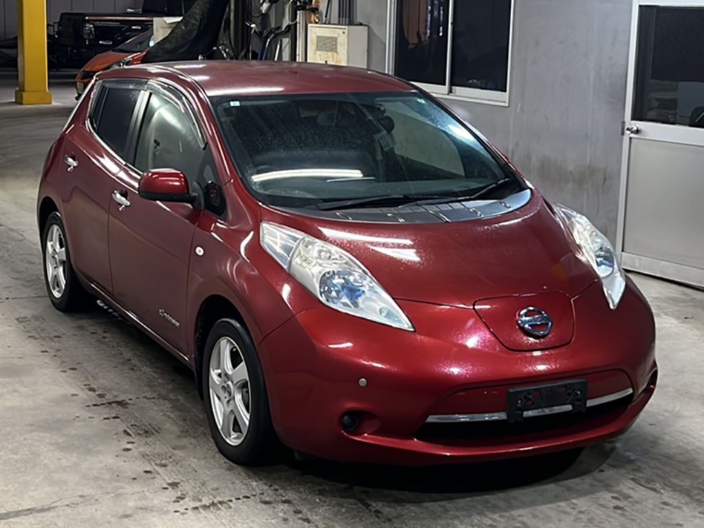 NISSAN LEAF