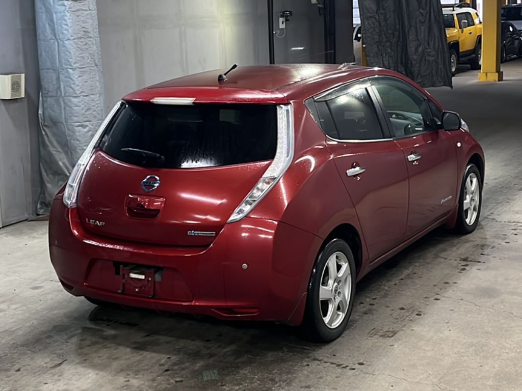 NISSAN LEAF