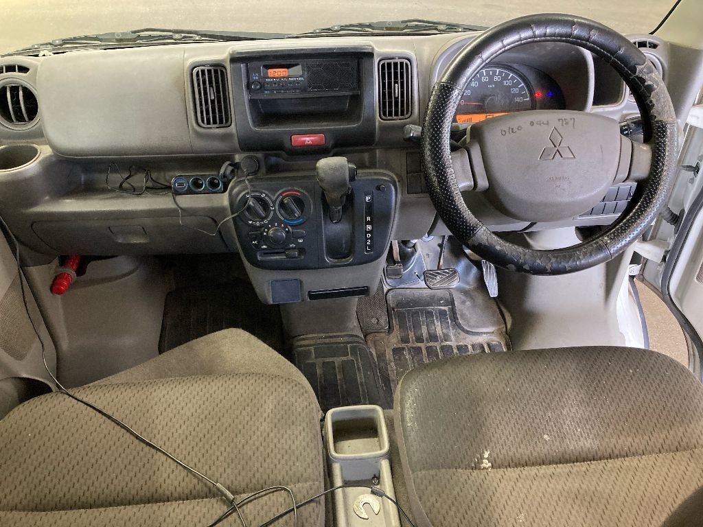 MITSUBISHI MINICAB