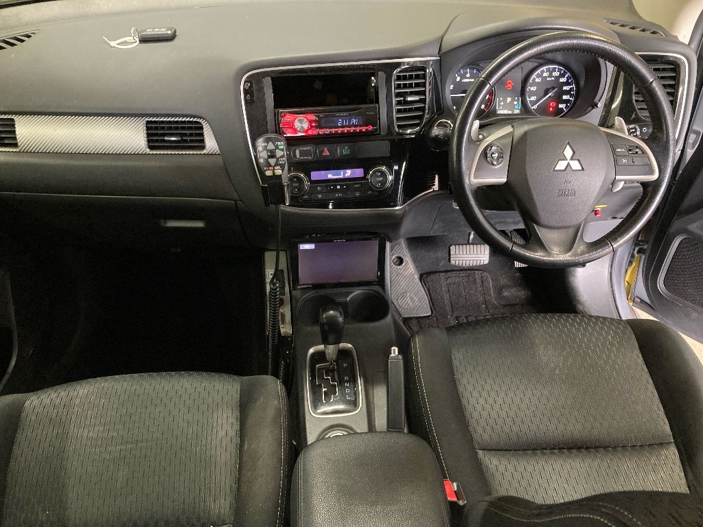 MITSUBISHI OUTLANDER