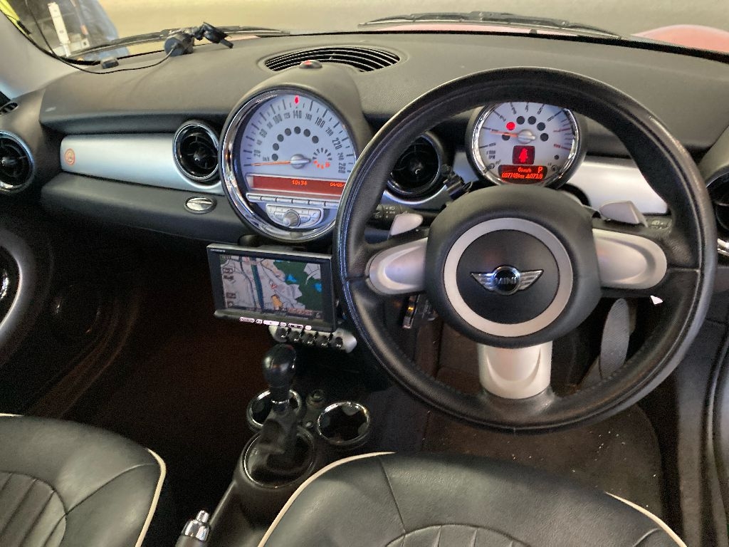MINI HATCH