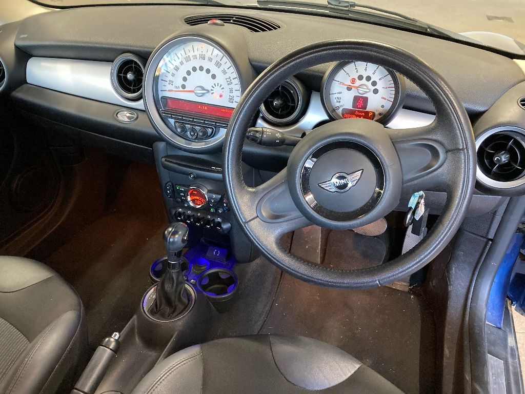 MINI HATCH