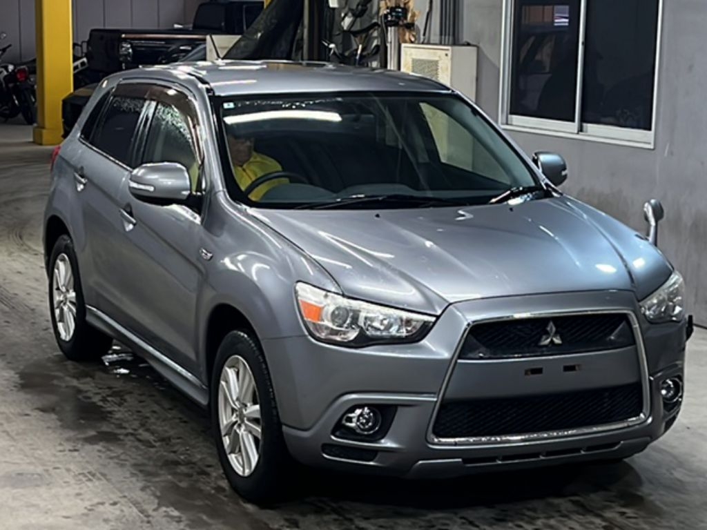 MITSUBISHI RVR