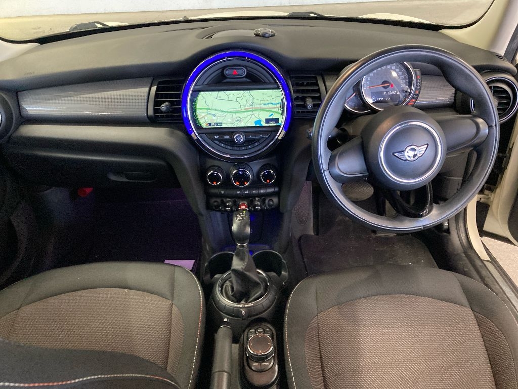 MINI HATCH