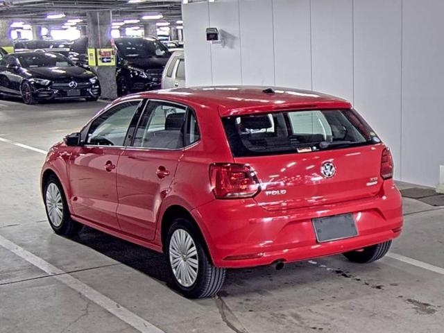 VOLKSWAGEN POLO